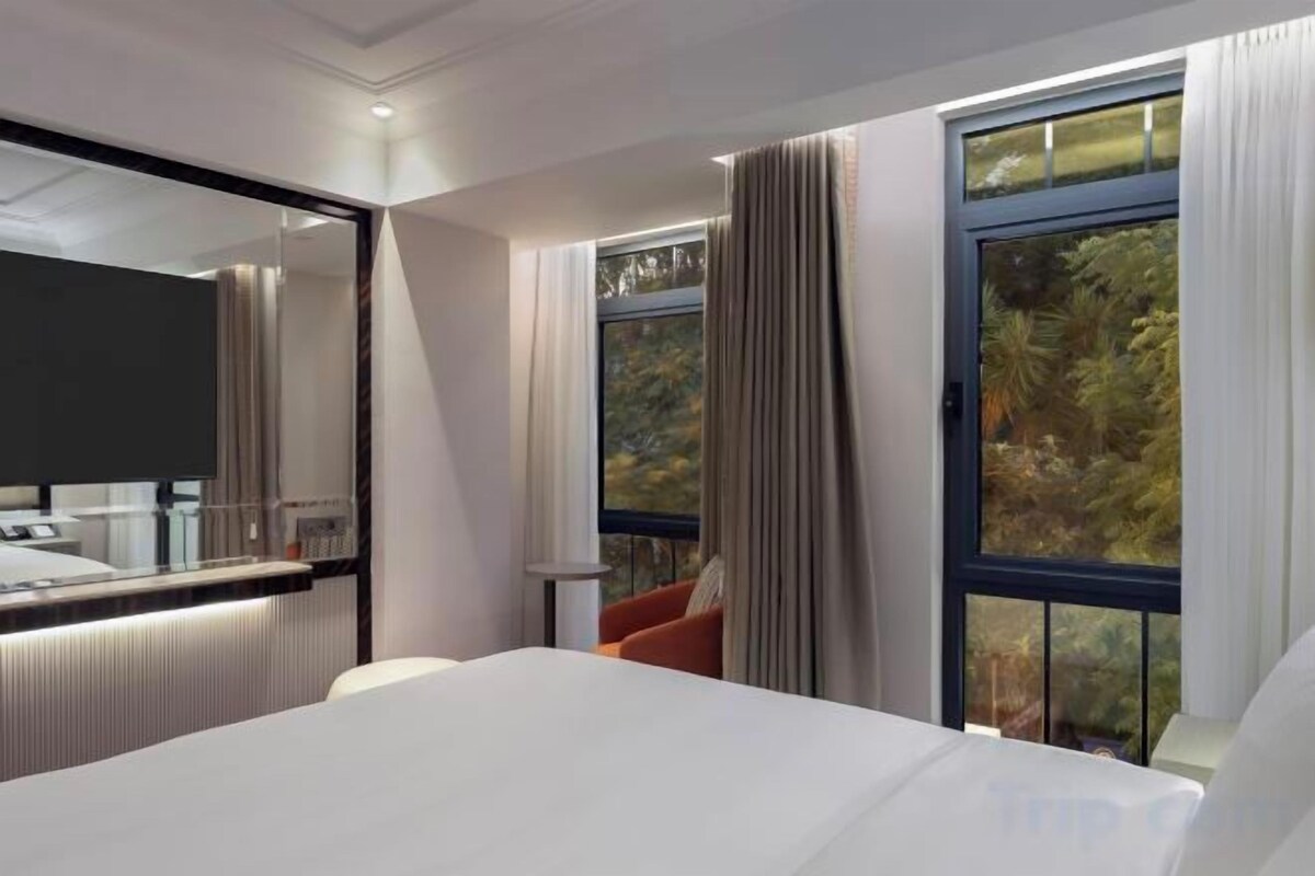 Minibar, in-room safe, blackout drapes, soundproofing