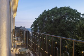 Quarto luxo, 1 cama King, sacada | Vista do quarto