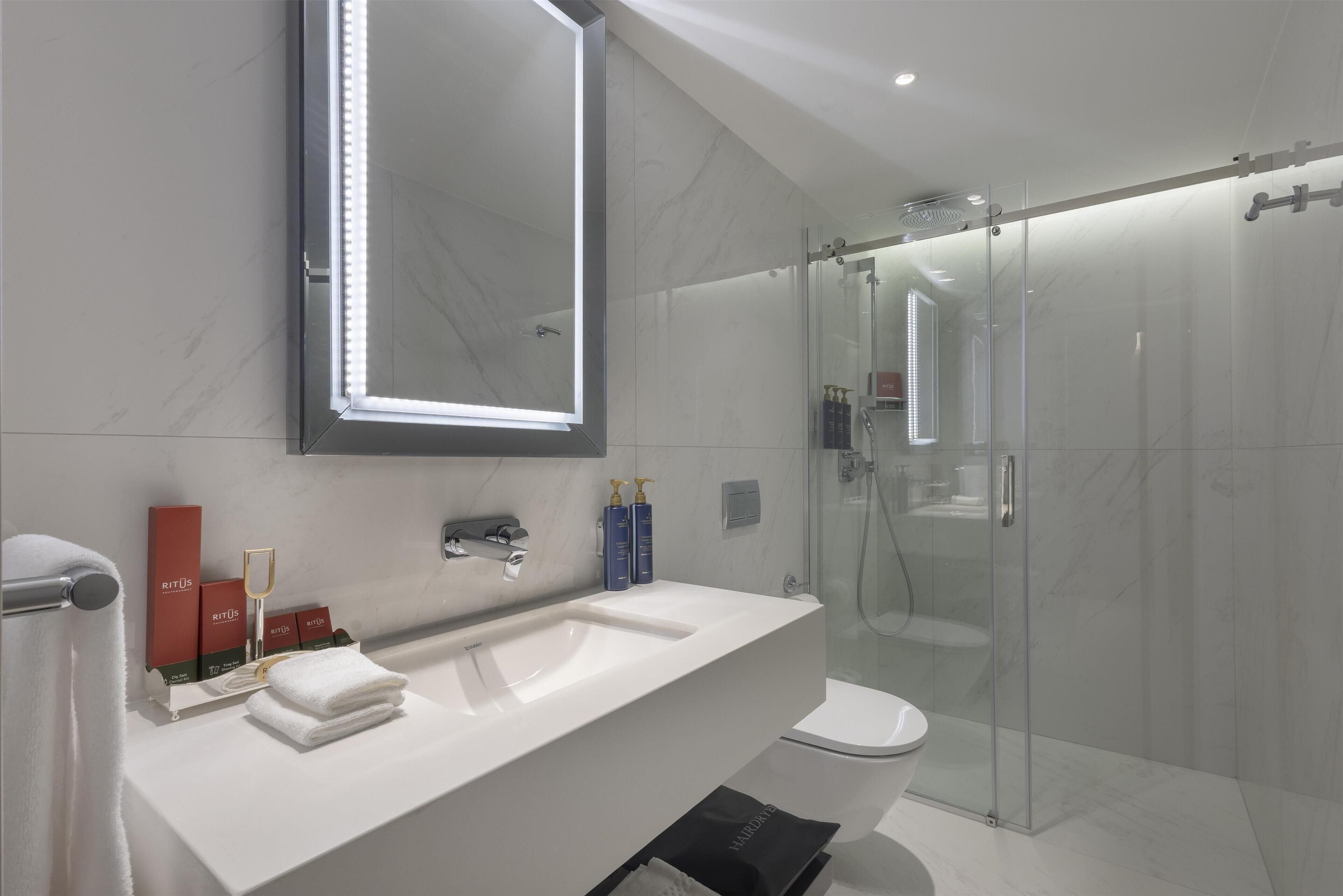 shower, free toiletries, hair dryer, slippers