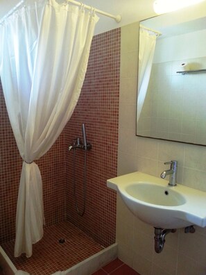 Shower - White Myth (Mykonos)