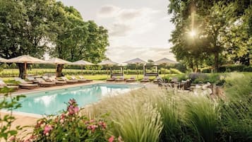 Indoor pool, 2 outdoor pools, pool umbrellas, pool loungers