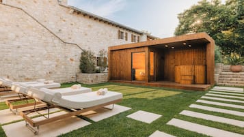 Soins corporels, massages aux pierres chaudes, massages thaĂŻs