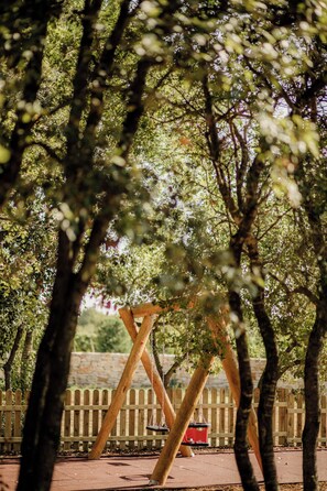 Área de juegos infantiles al aire libre