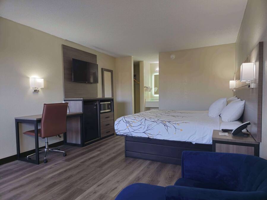 Bureau, espace de travail pour ordinateur portable, rideaux occultants