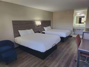 Desk, laptop workspace, blackout curtains, soundproofing - Americas Best Value Inn Elizabethtown (Elizabethtown)