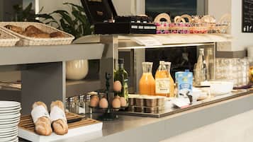 Dagelijks ontbijtbuffet (EUR 12 per persoon)