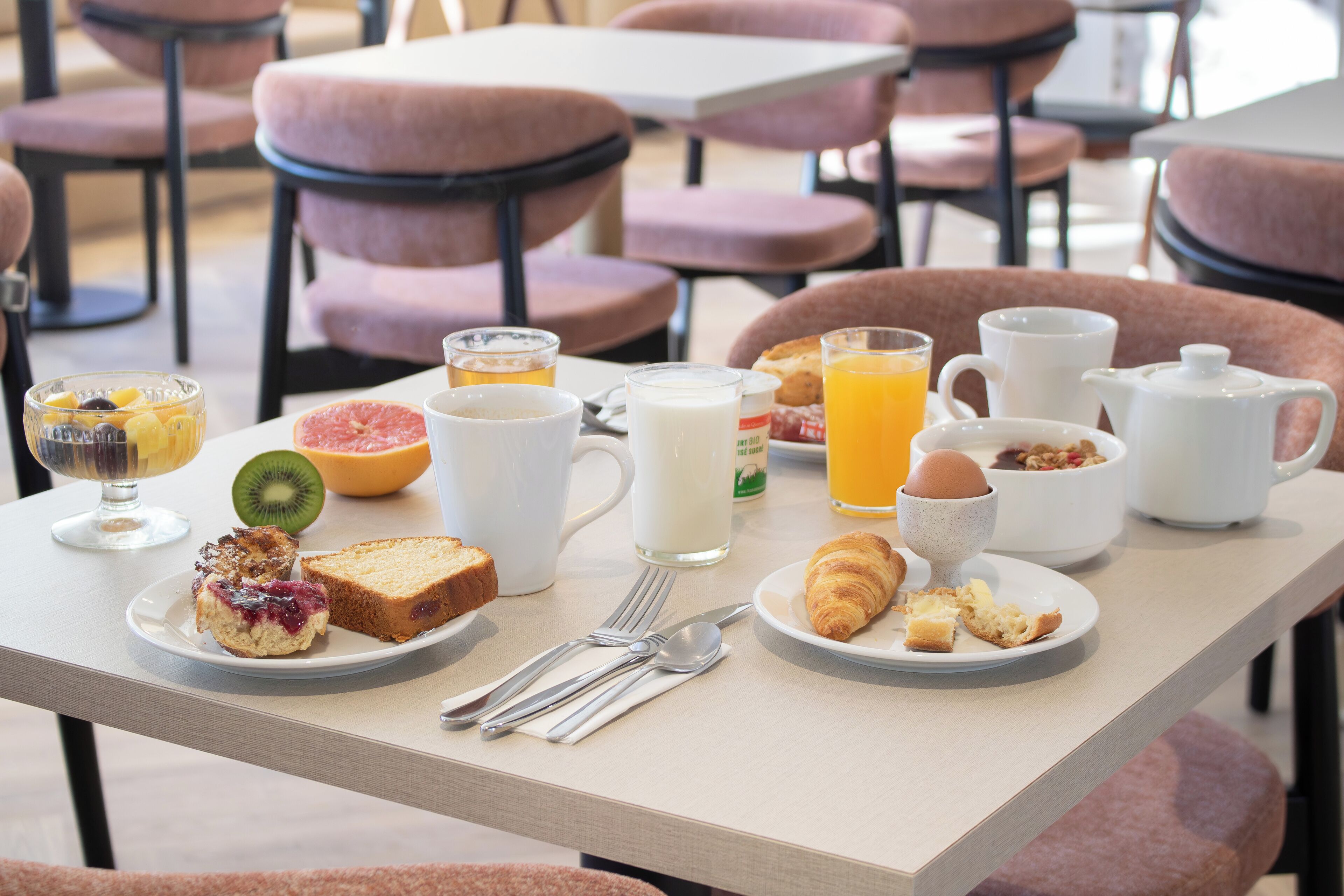 Tägliches Frühstücksbuffet gegen Gebühr