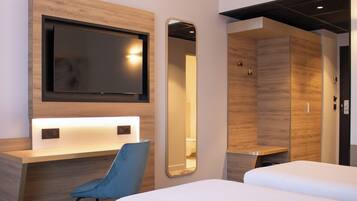 Chambre avec lits jumeaux | Bureau, chambres insonorisées, fer et planche à repasser, Wi-Fi gratuit