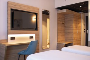 Twin Room | Desk, soundproofing, iron/ironing board, free WiFi - Brit Hotel Cahors - Le Valentré (Cahors)