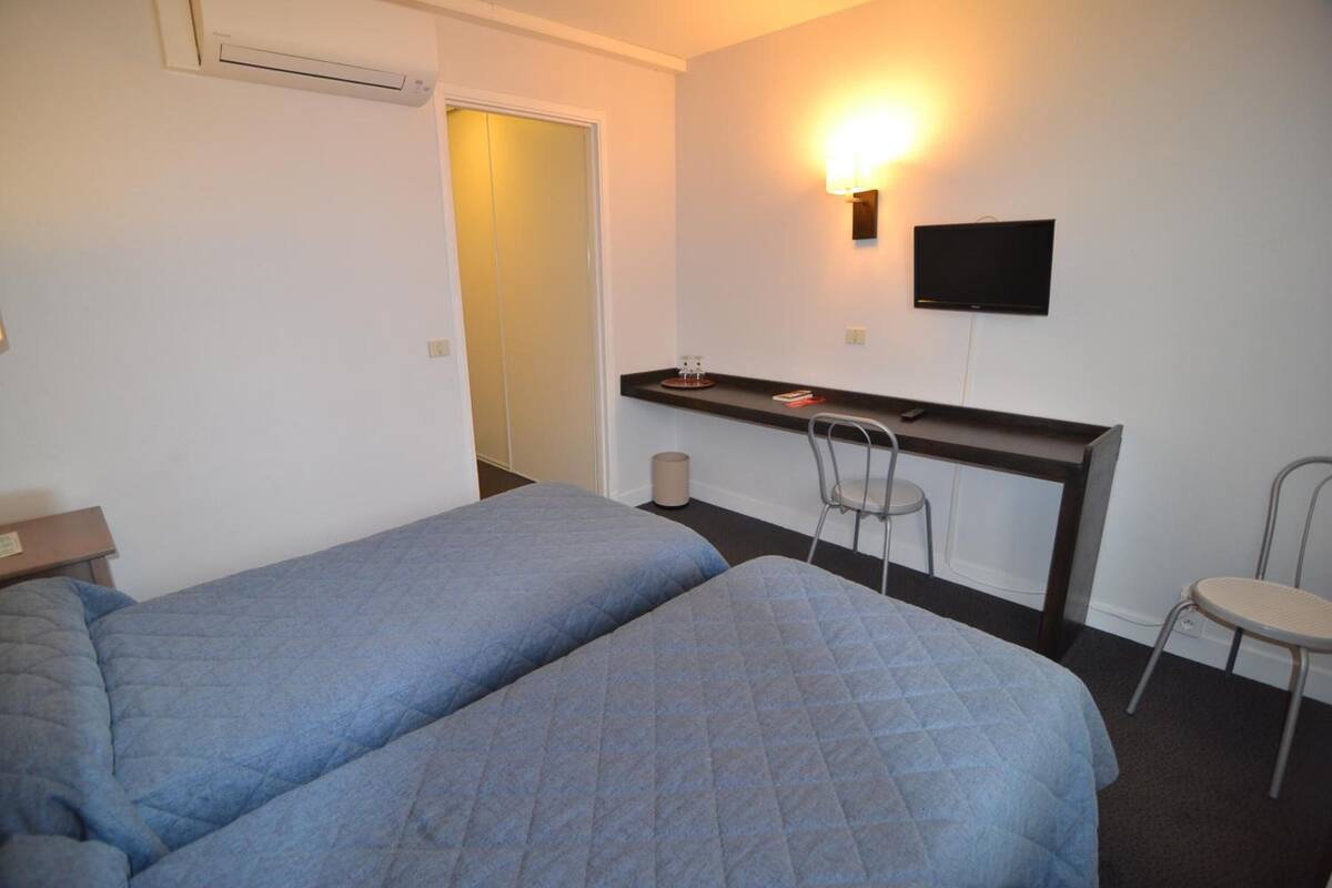 desk, soundproofing, iron/ironing board, free wifi