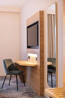 Desk, soundproofing, iron/ironing board, free WiFi