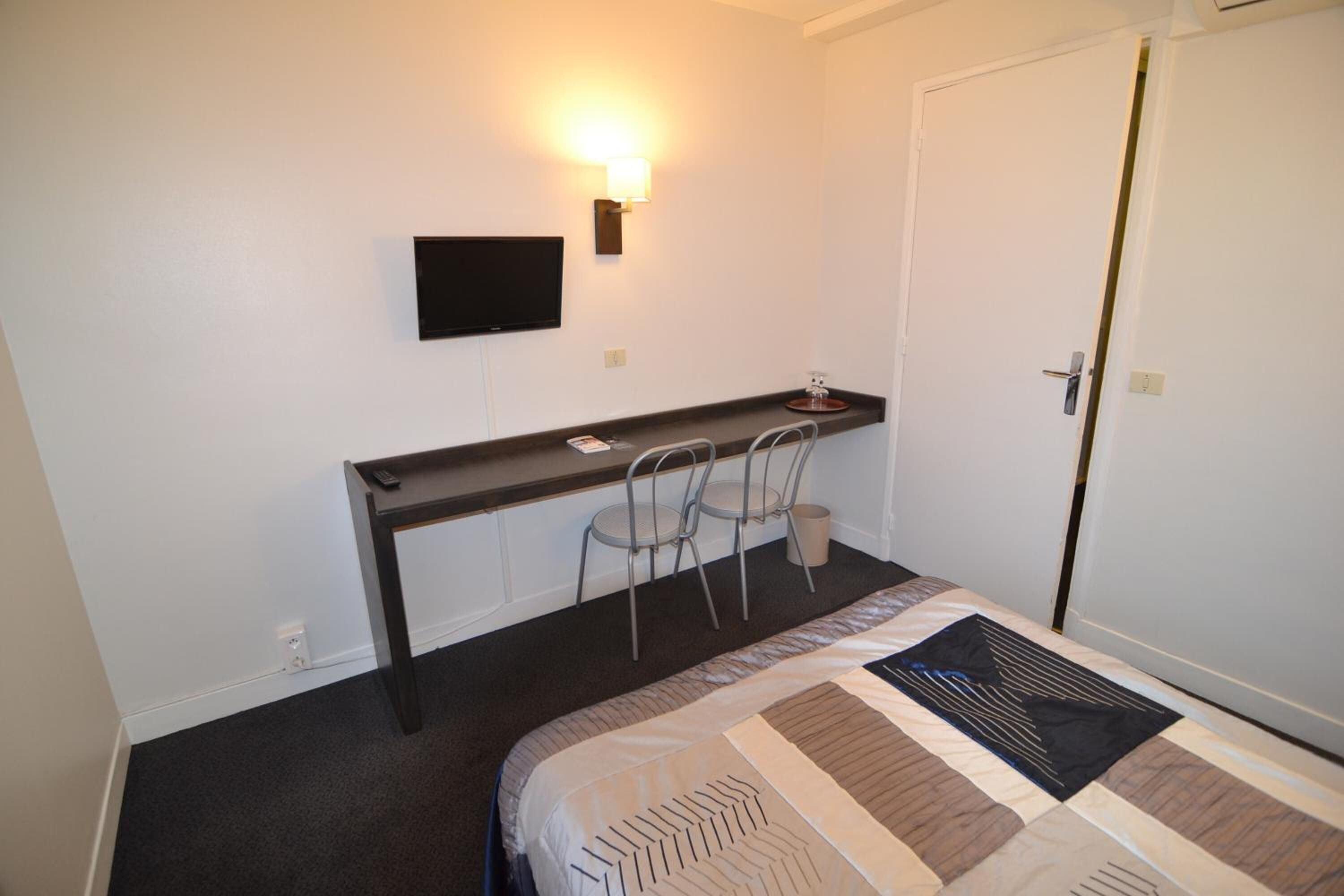 desk, soundproofing, iron/ironing board, free wifi