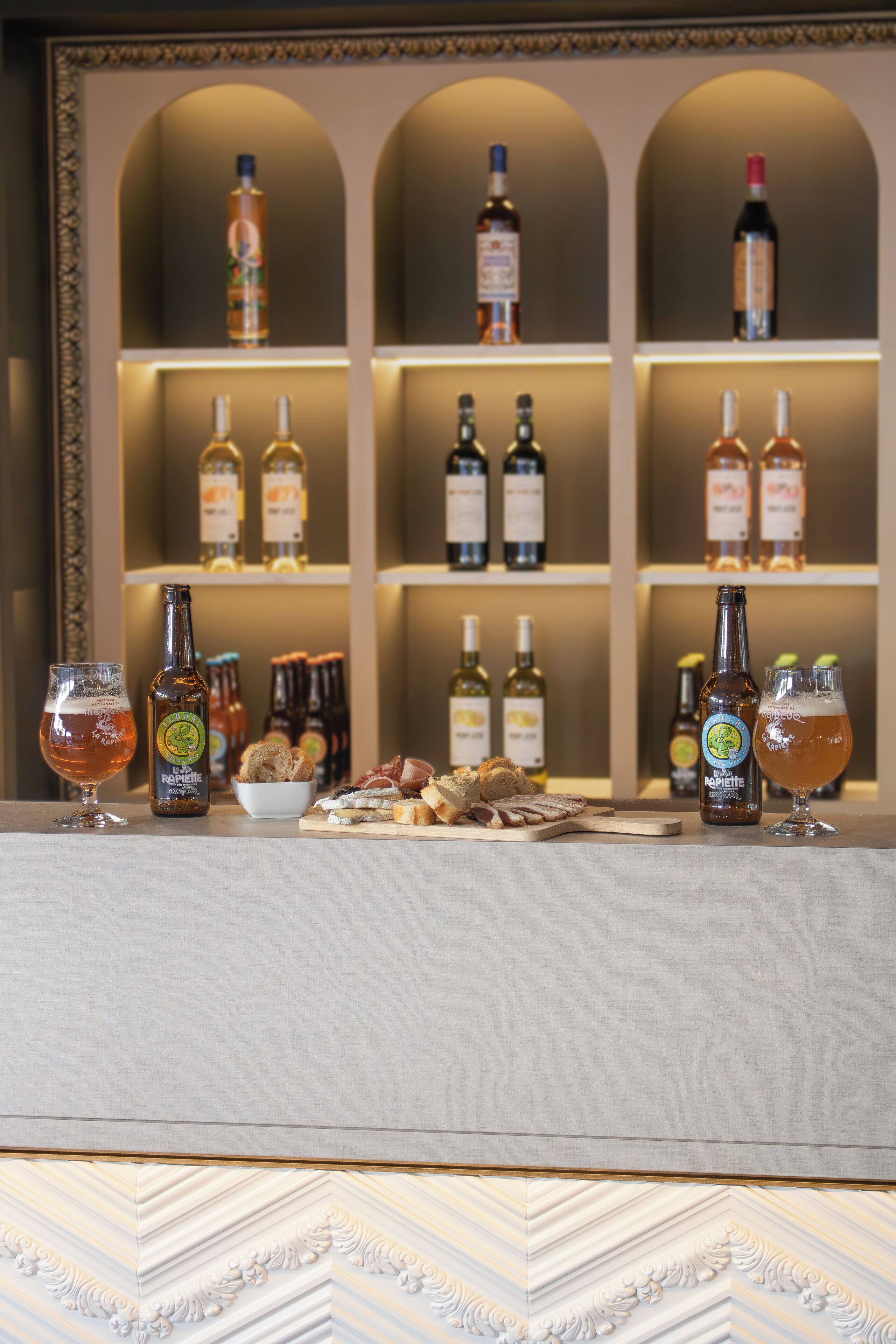 Televisión LED 58 cm con canales premium, televisión