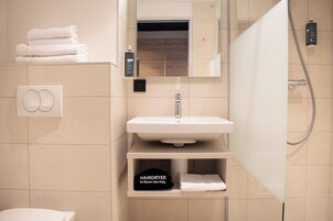 Ducha, secador de pelo, toallas