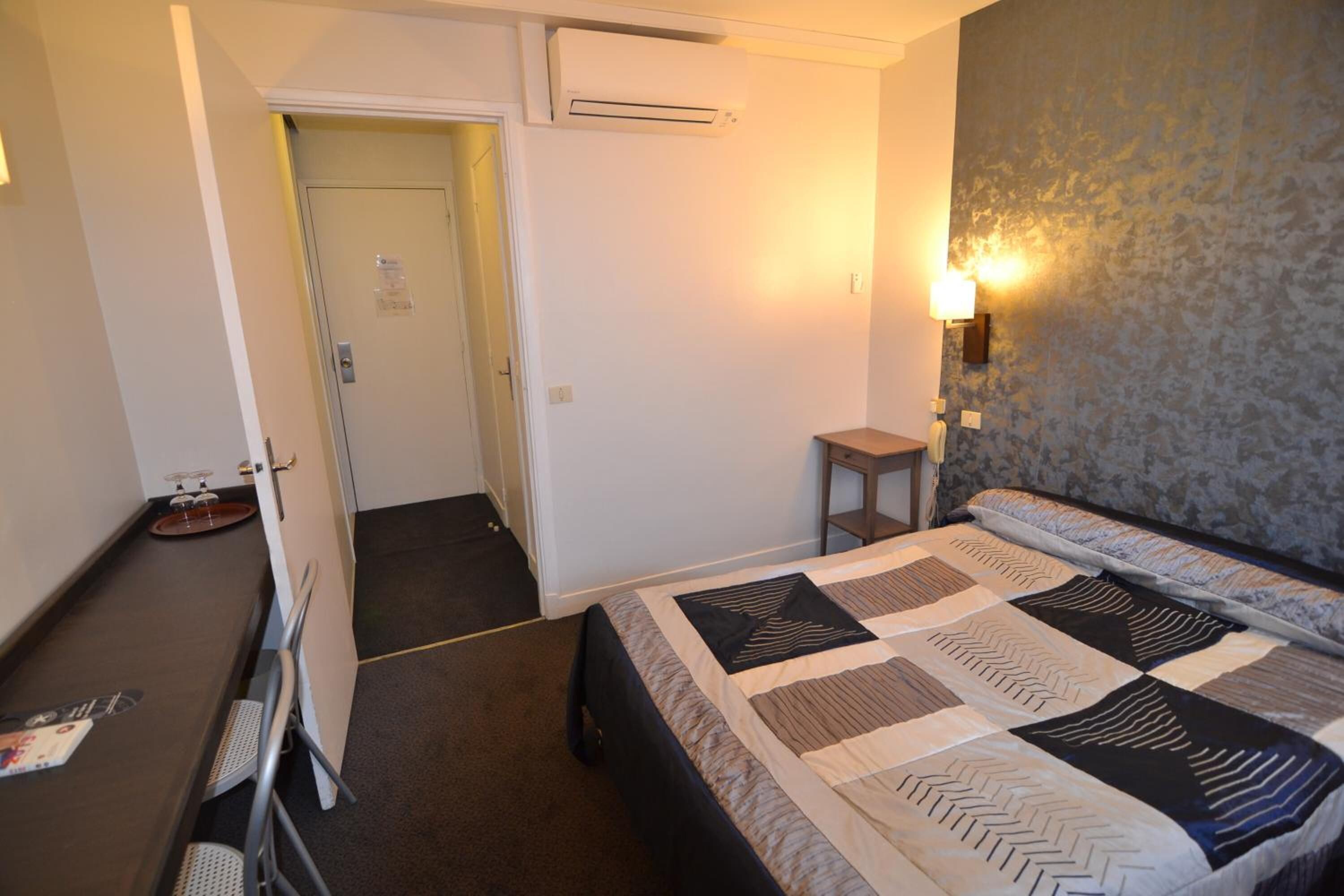 desk, soundproofing, iron/ironing board, free wifi