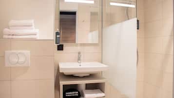 Bruser, hårtørrer, håndklæder