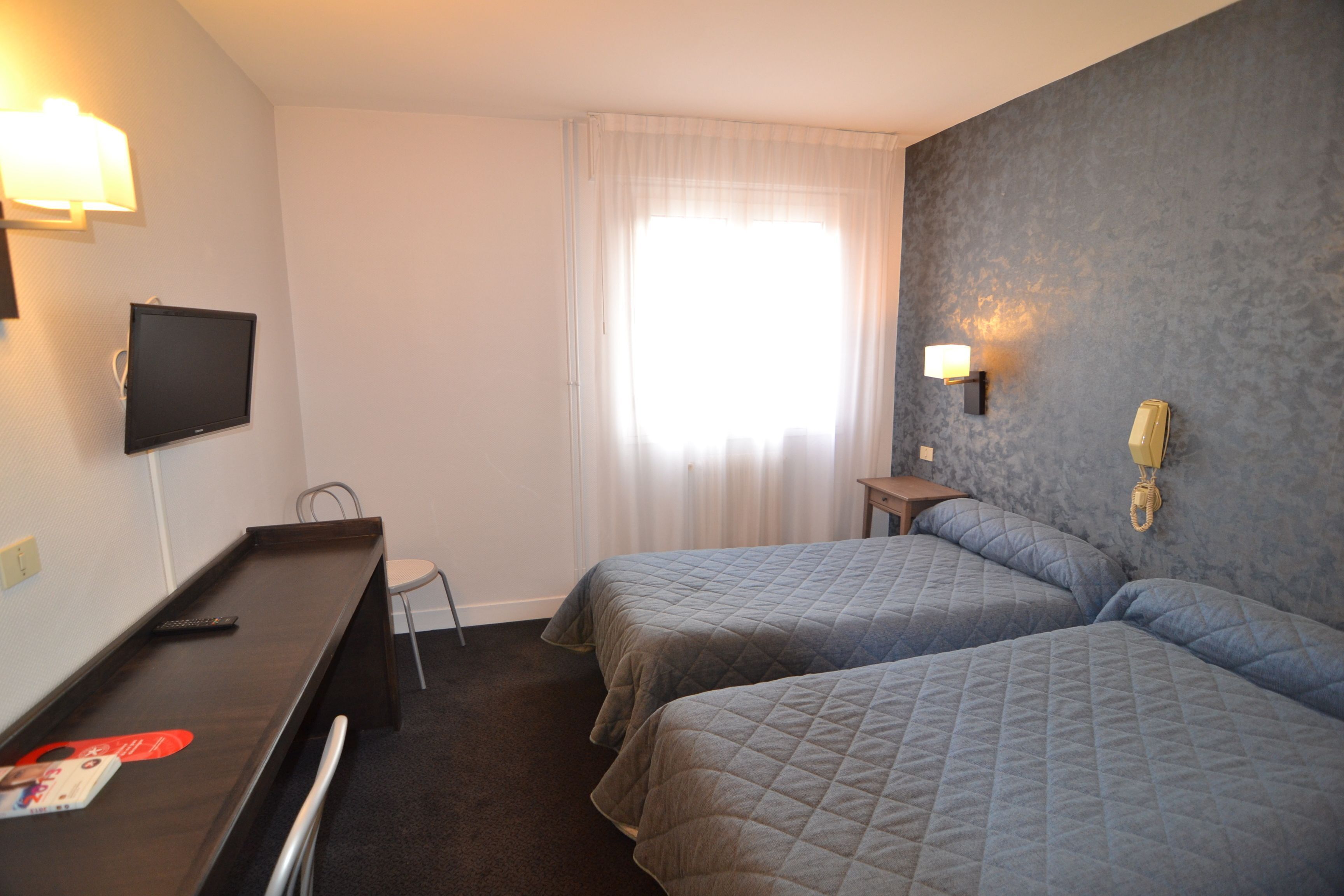 Desk, soundproofing, iron/ironing board, free WiFi