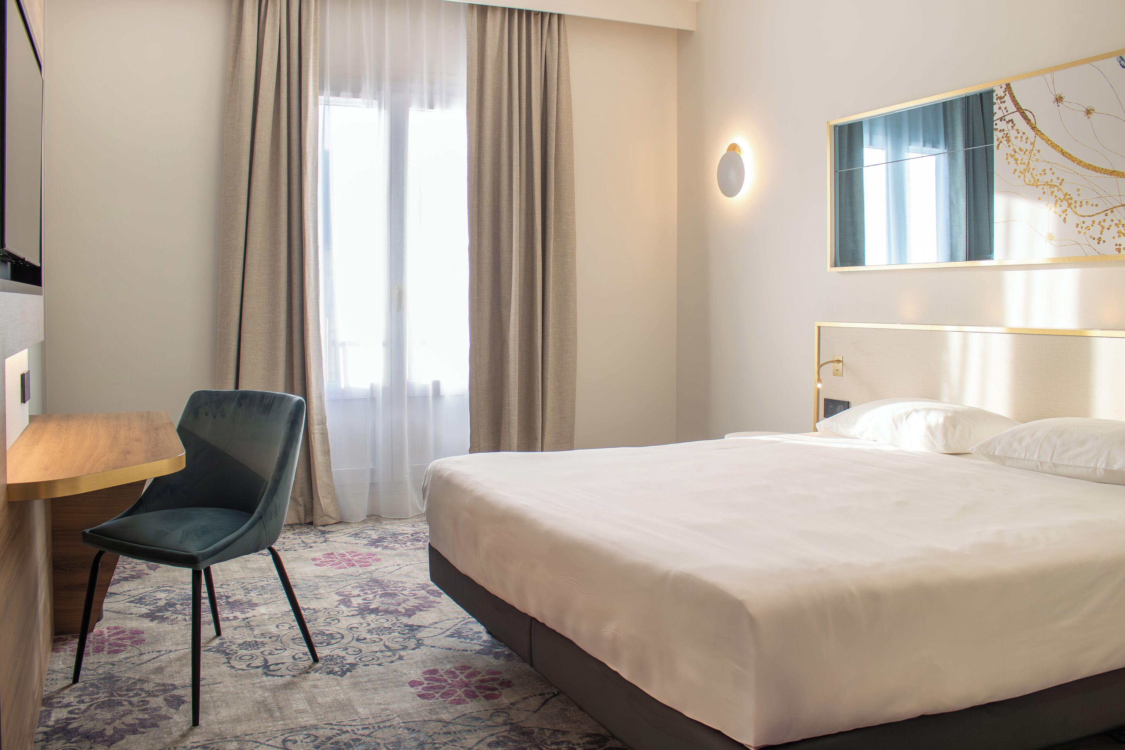 Doppelzimmer | Schreibtisch, schallisolierte Zimmer, Bügeleisen/Bügelbrett