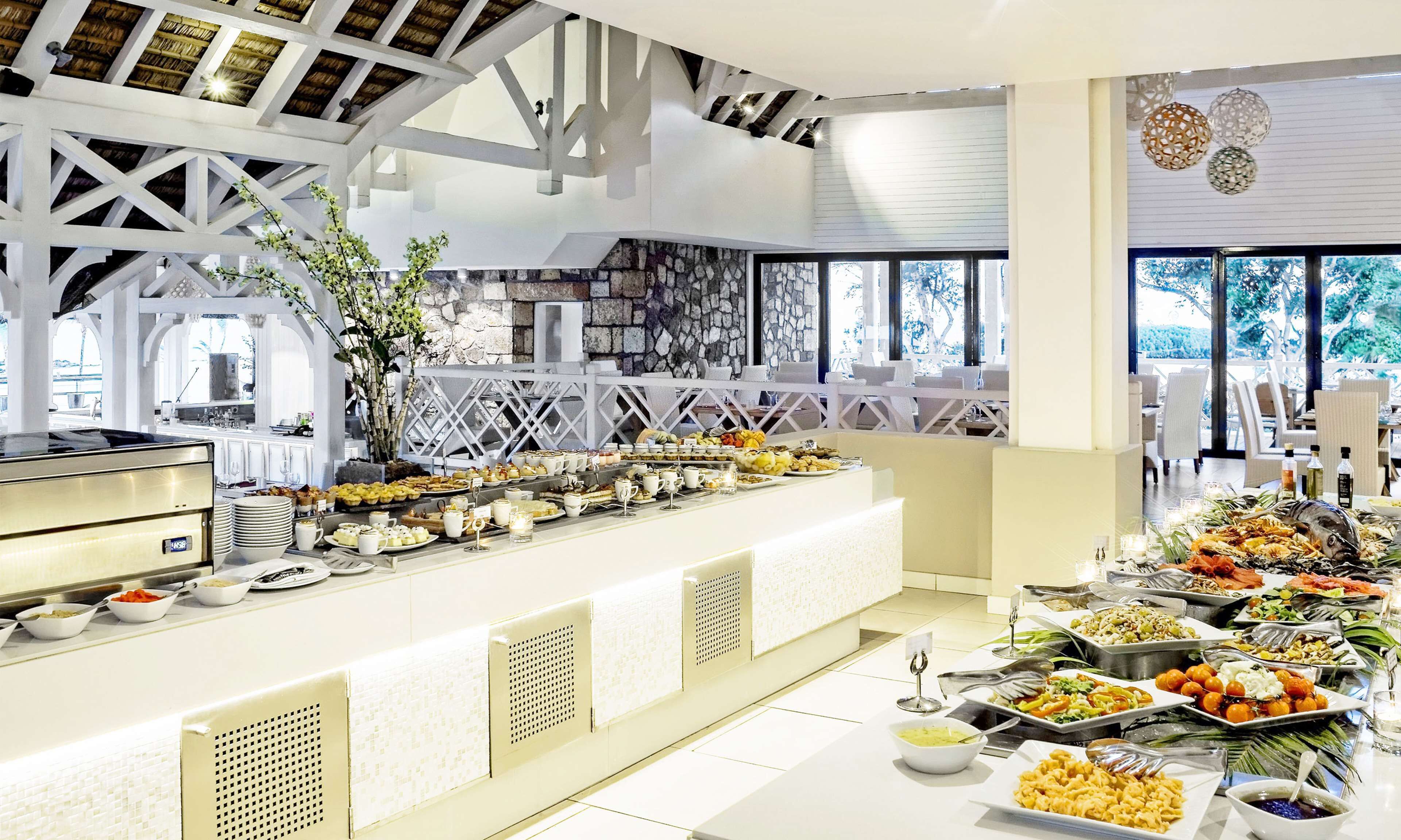 3 restaurants, breakfast, lunch, dinner served; international cuisine