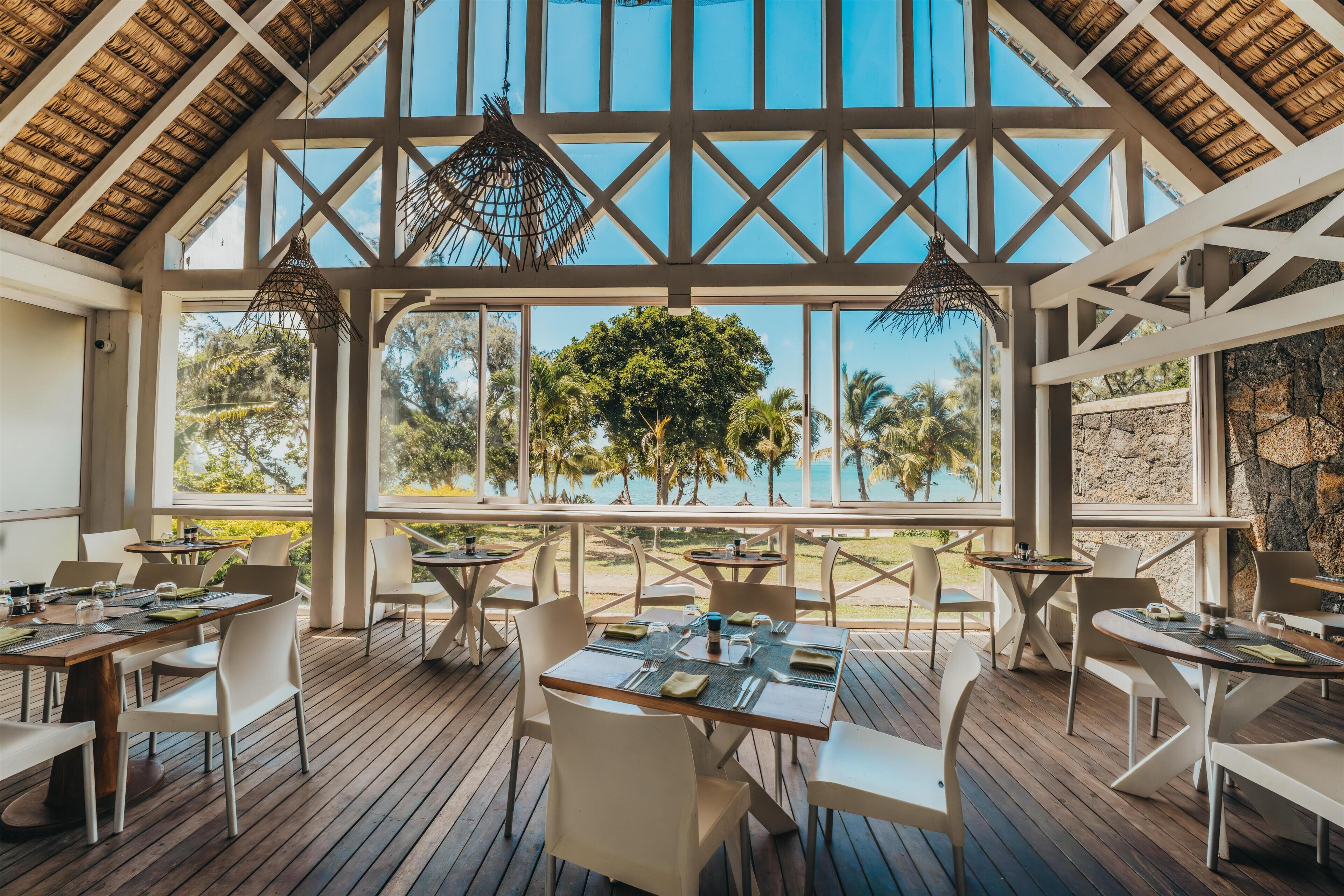 3 restaurants; breakfast, lunch, dinner, and brunch served