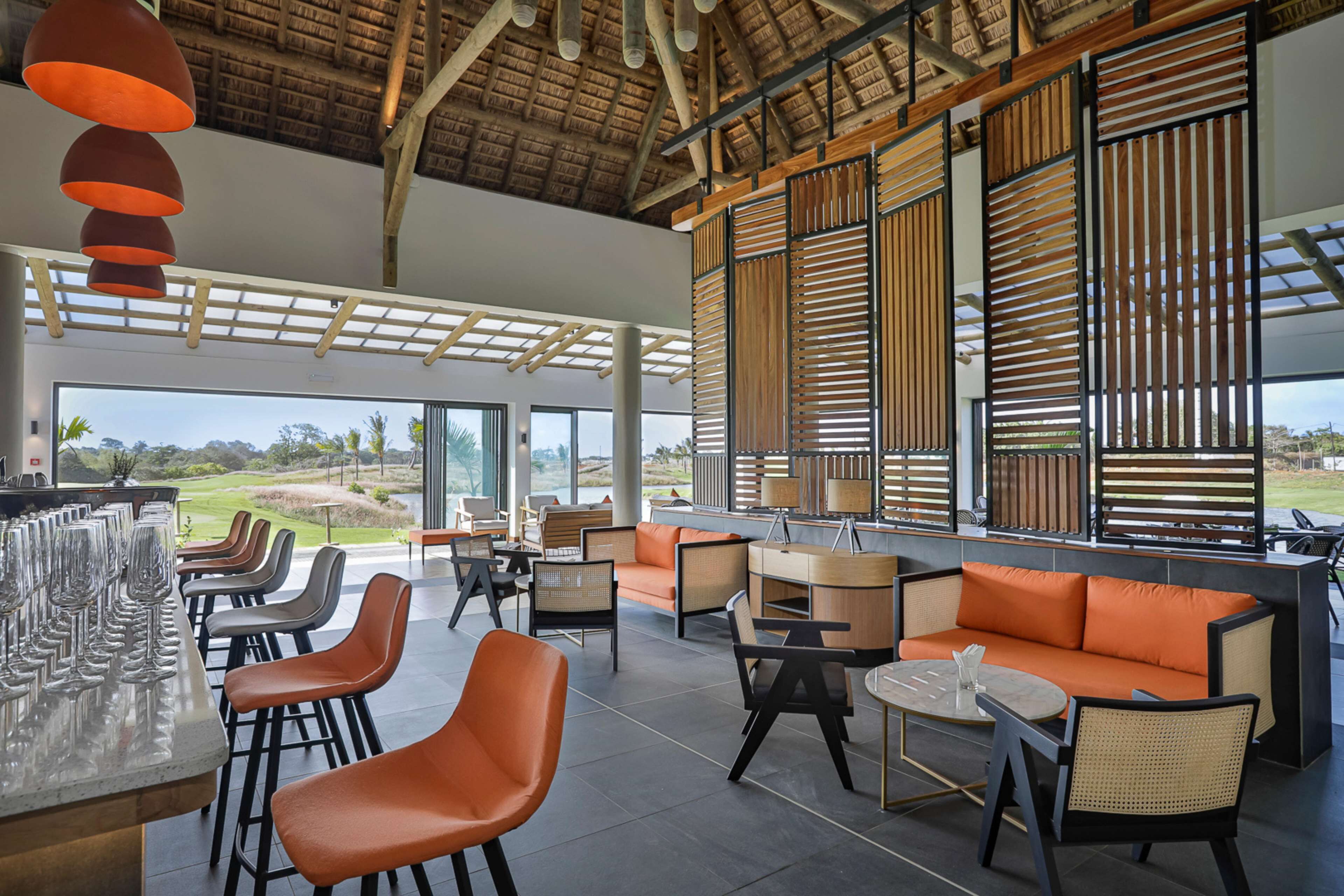 3 restaurants, breakfast, lunch, dinner served; international cuisine