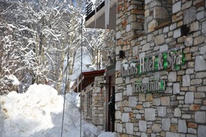 Front of property - Manthos Mountain Resort & Spa (Volos)