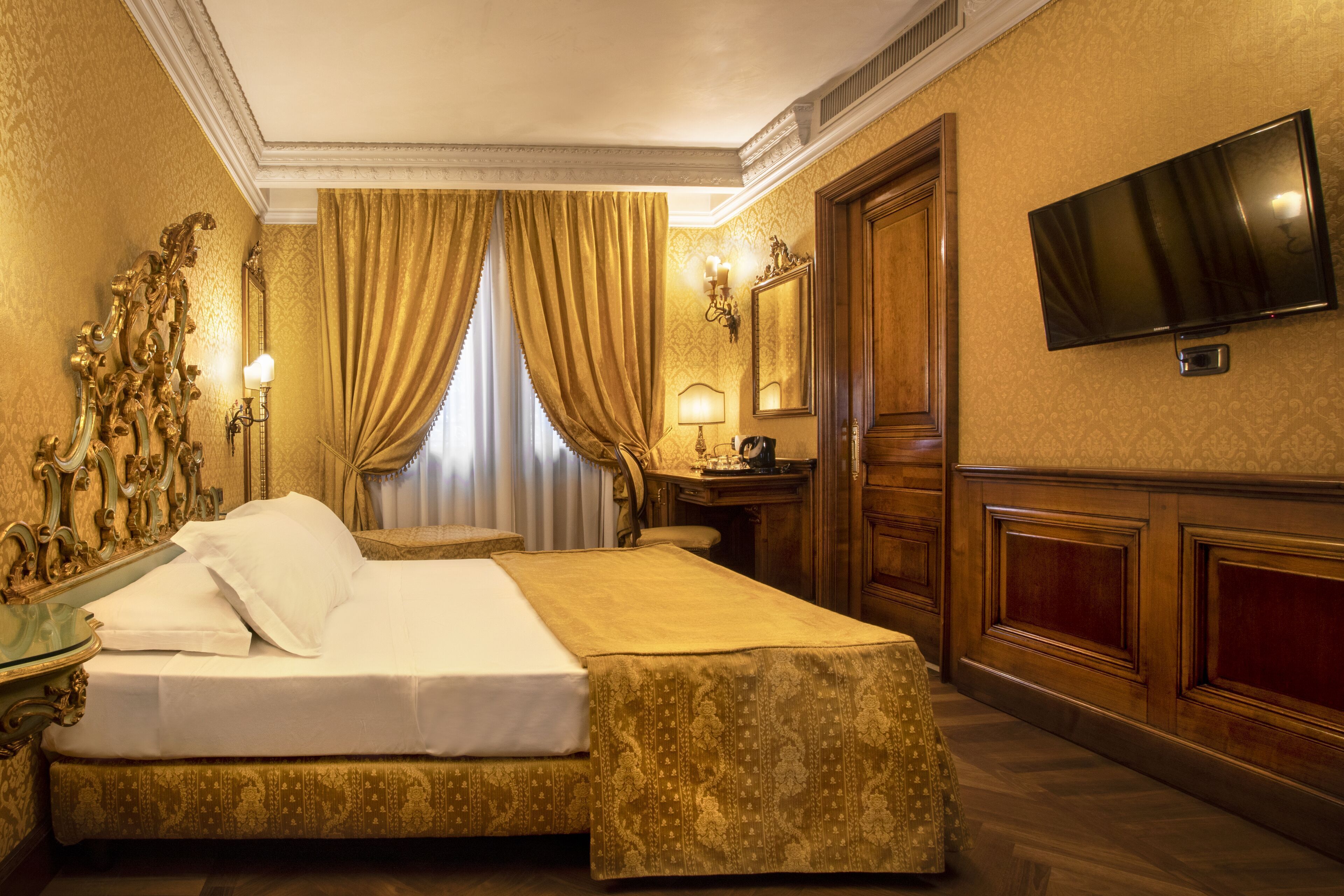 Minibar, in-room safe, individually furnished, desk