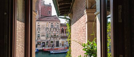 Chambre Supérieure, vue canal | Vue de la chambre