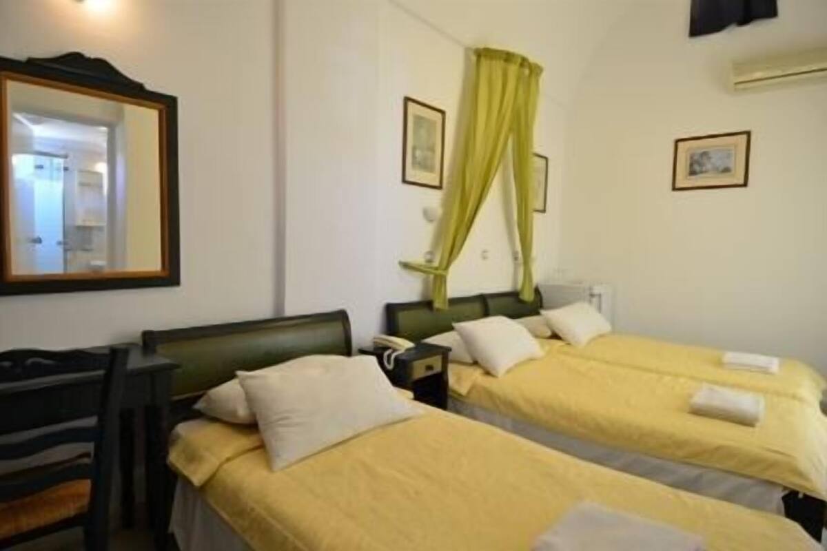 Triple Room | WiFi (free), bed sheets