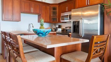 Cookware/dishes/utensils