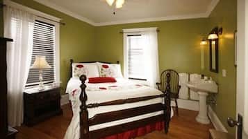 Room, 1 Queen Bed, Shared Bathroom (South East) | Premium bedding, desk, iron/ironing board, free WiFi