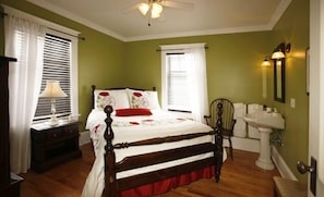 Chambre, 1 lit double, salle de bains commune (Sud Est)