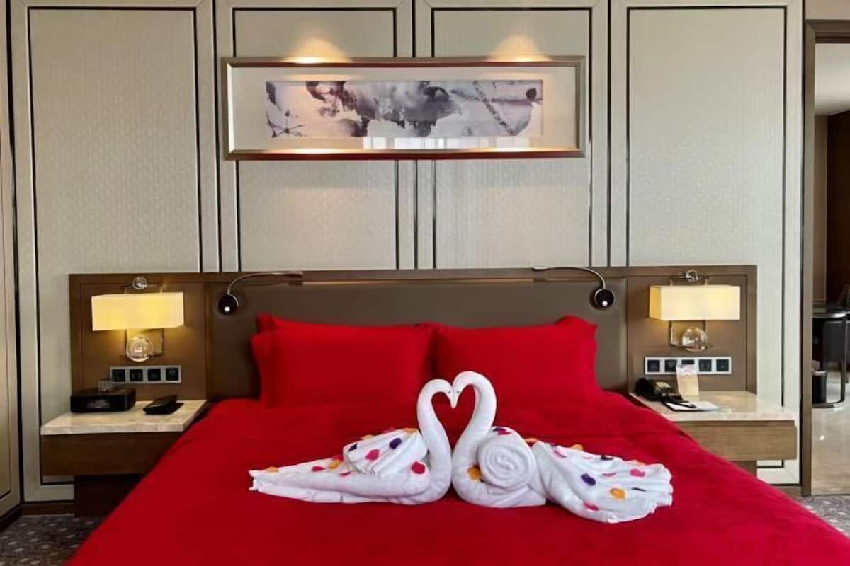 Free minibar items, in-room safe, desk, soundproofing