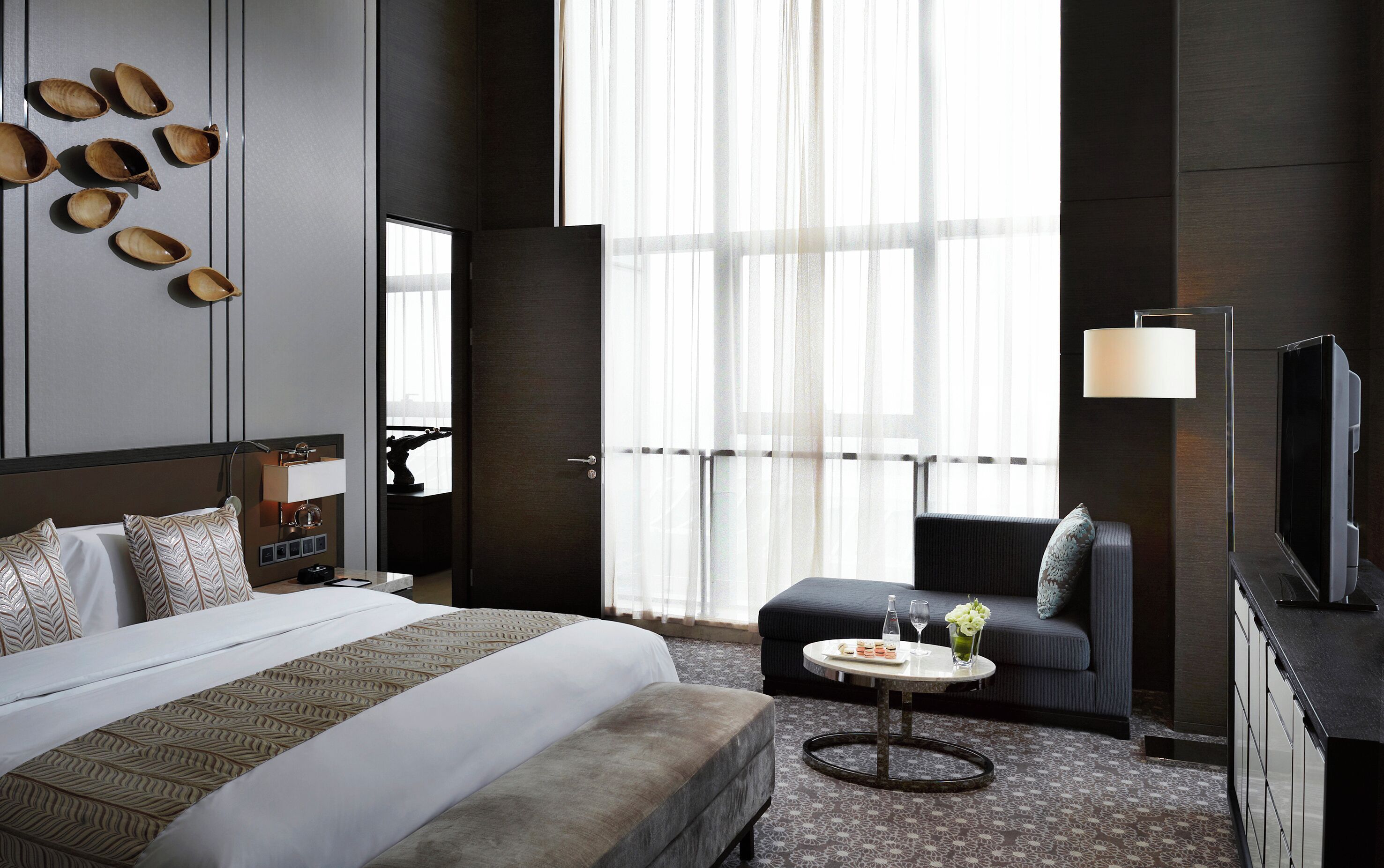 The Level, Suite | Artículos del minibar gratis y caja de seguridad en la habitación 