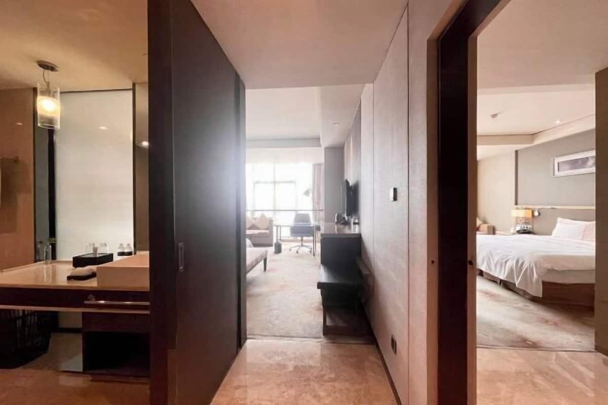Free minibar items, in-room safe, desk, soundproofing