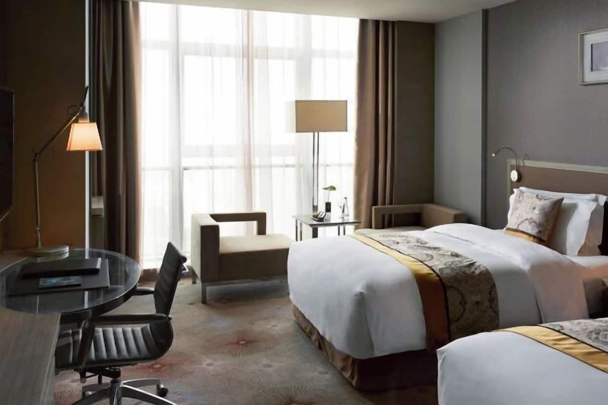 Free minibar items, in-room safe, desk, soundproofing