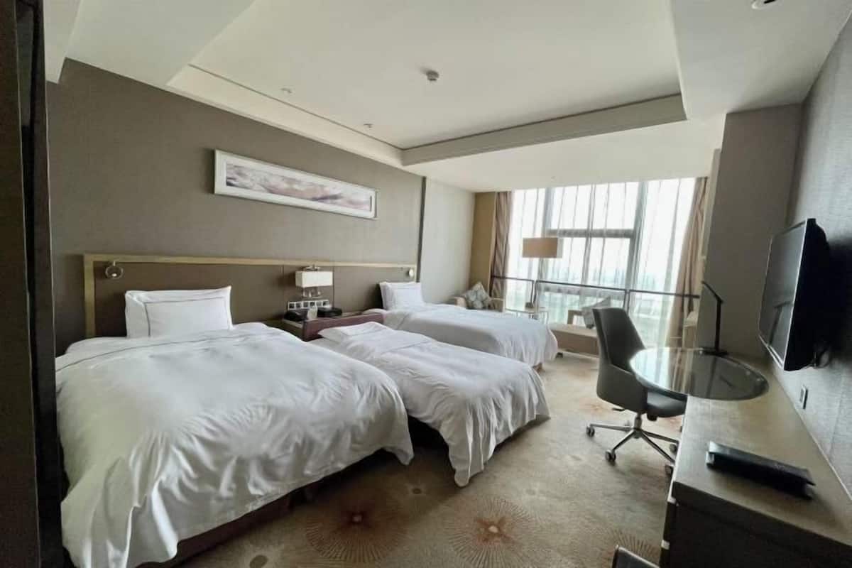 Free minibar items, in-room safe, desk, soundproofing