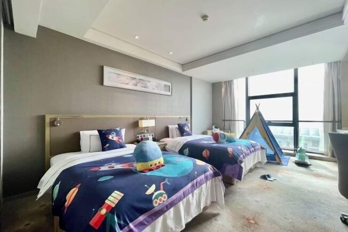 Free minibar items, in-room safe, desk, soundproofing