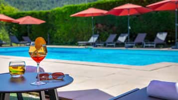 Outdoor pool, pool loungers