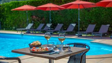 Outdoor pool, pool loungers