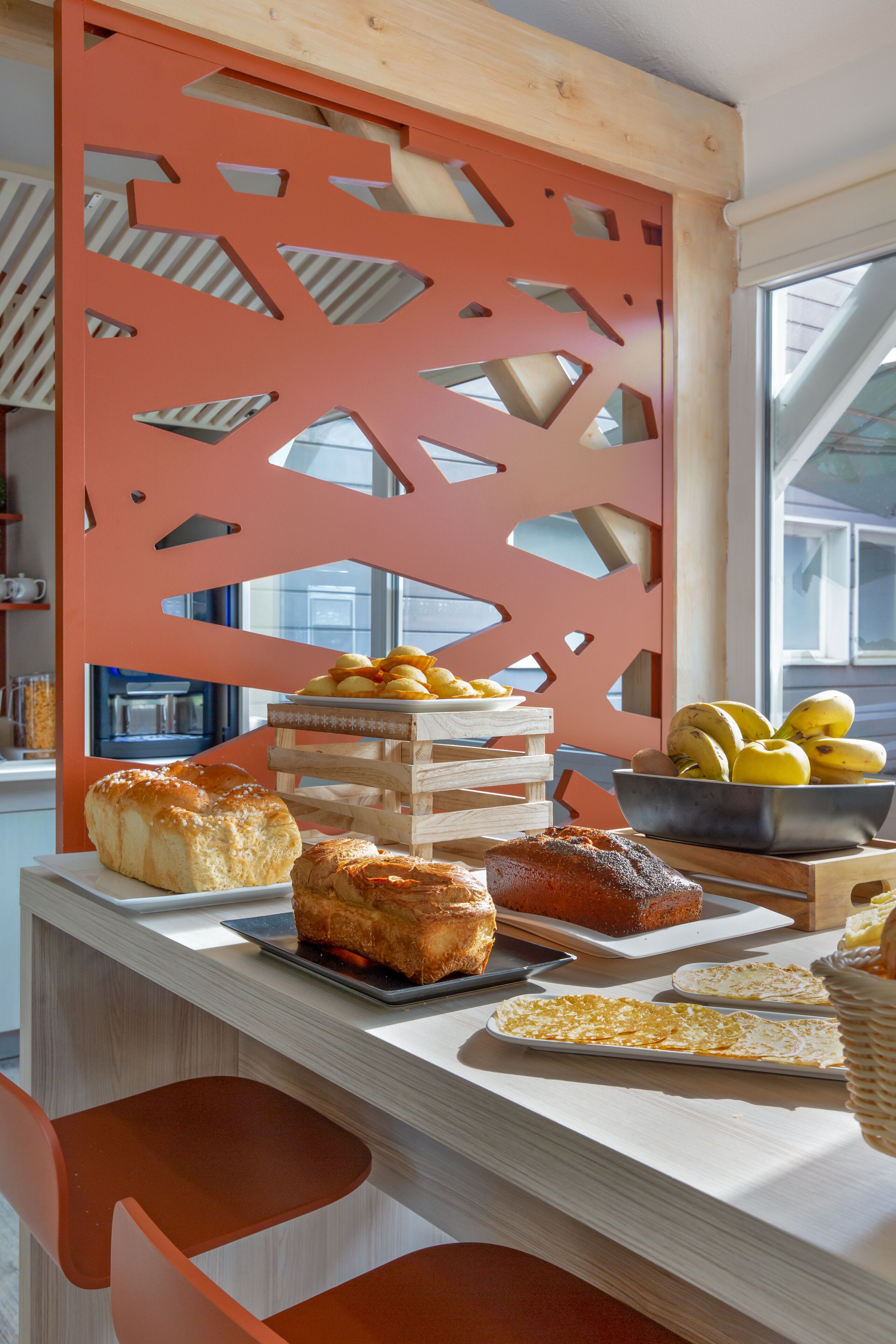 Päivittäinen täysi aamiainen (13.90 EUR per henkilö)