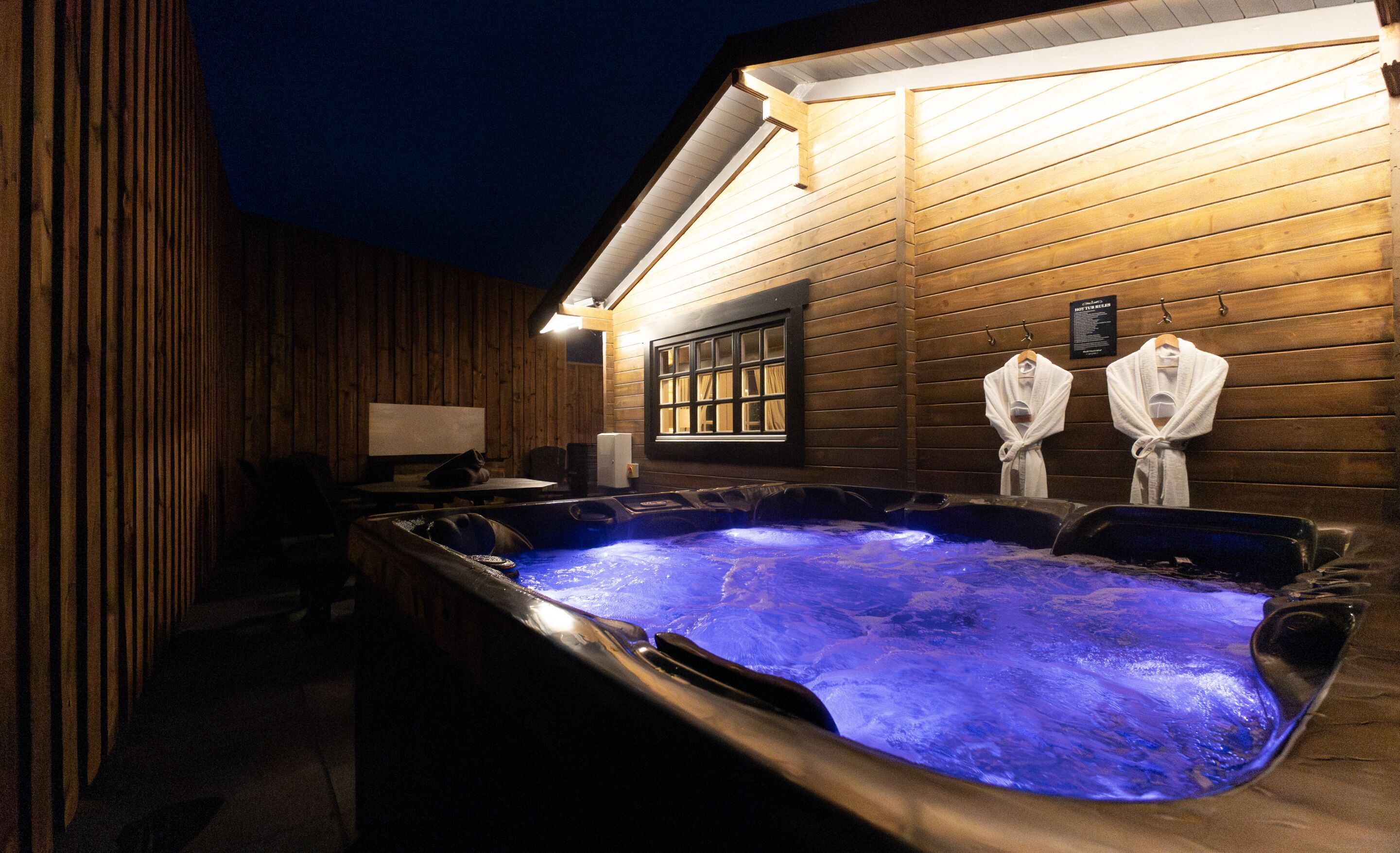 Tina de hidromasaje al aire libre