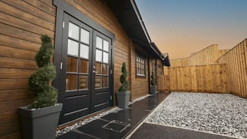 Luxury Cabin, Shared Bathroom | Exterior