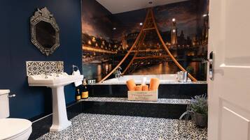 Deluxe-Doppelzimmer, mit Bad (Paris Suite) | Badezimmer