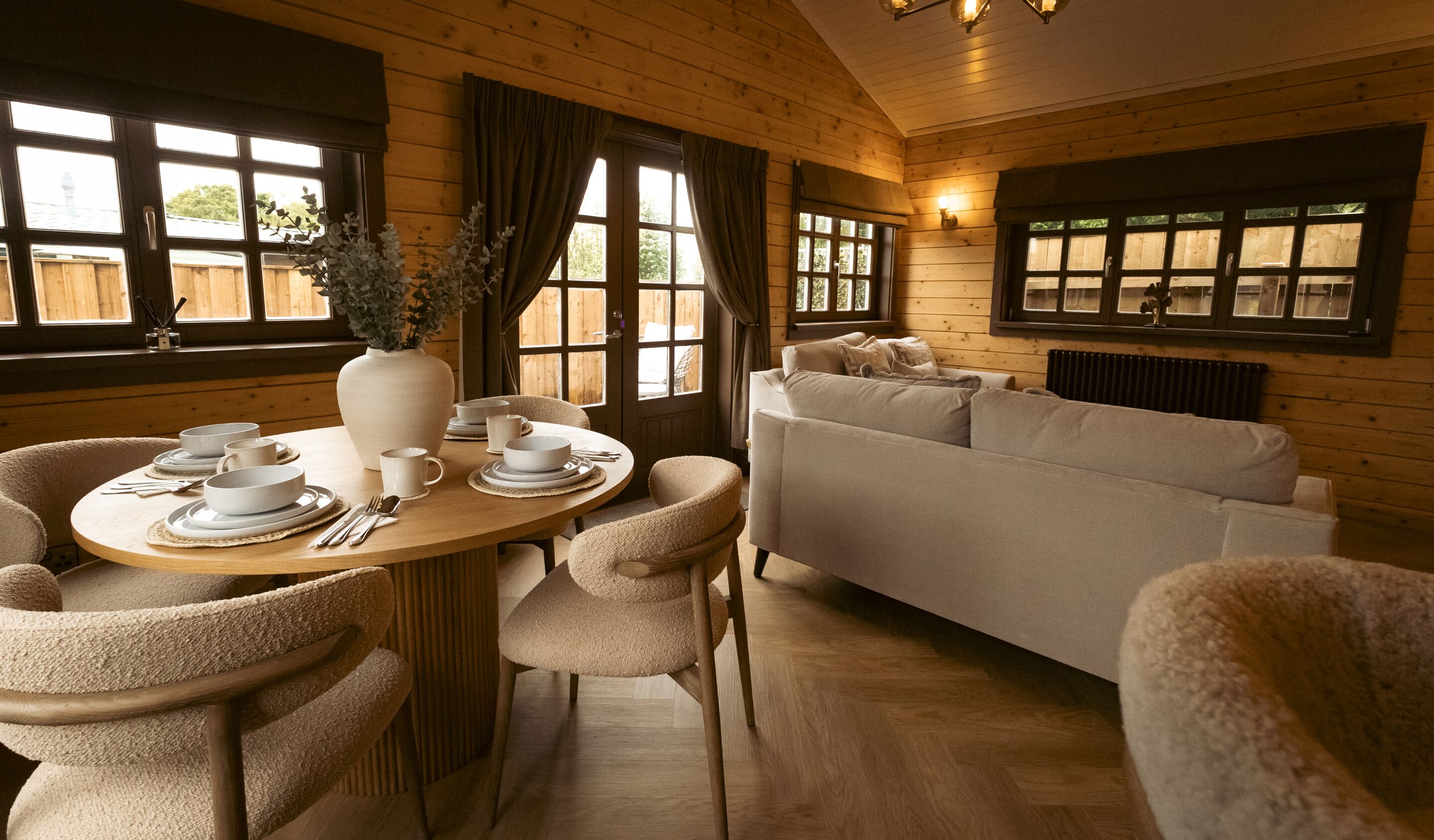 Luxe huisje, gedeelde badkamer | Dineren