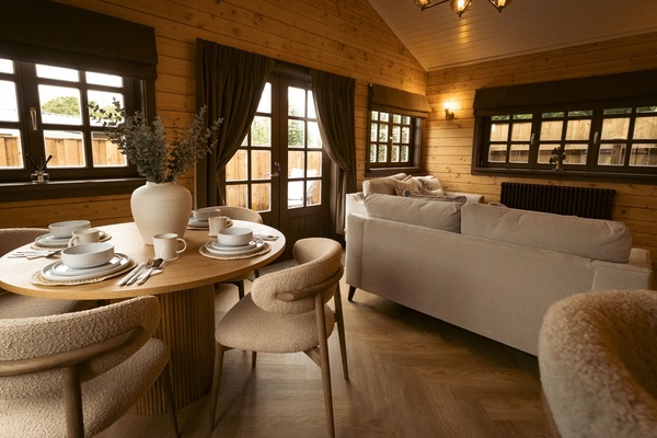 Luxury Cabin, Shared Bathroom | Dining