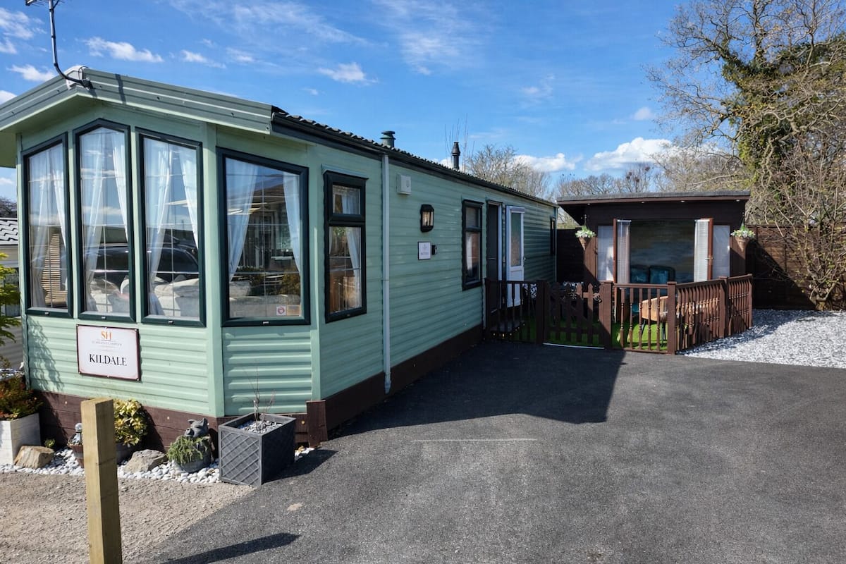 Family Mobile Home, Shared Bathroom | Exterior