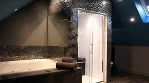 Suite Luxe, bain à remous | Salle de bain