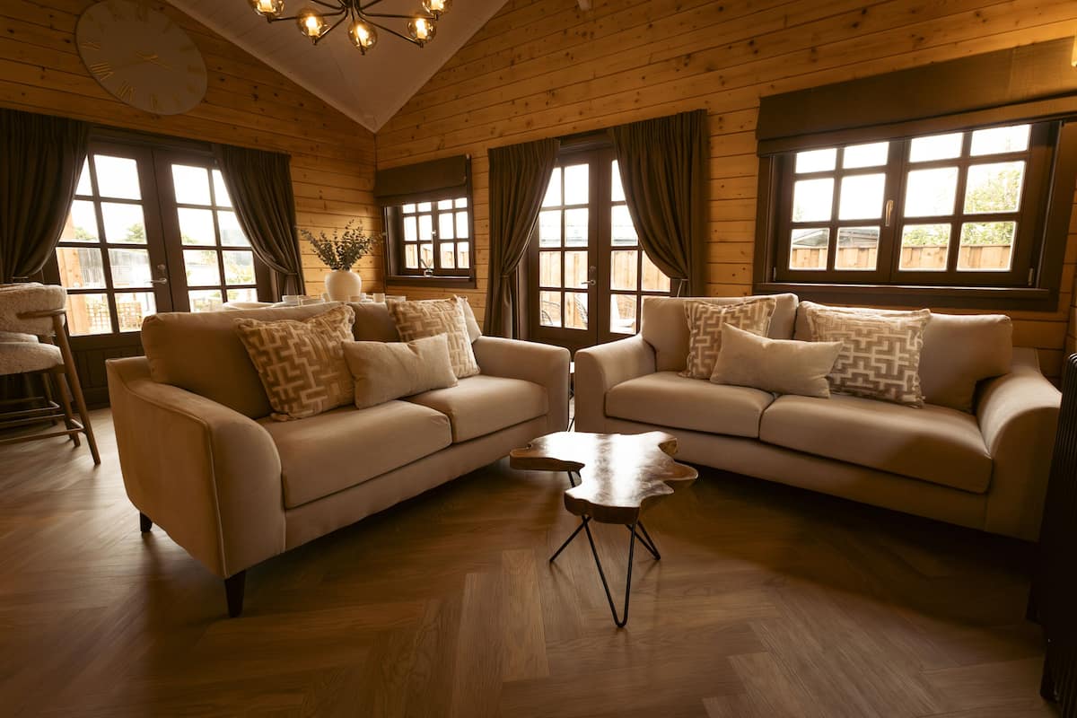 Luxury Cabin, Shared Bathroom | Lounge