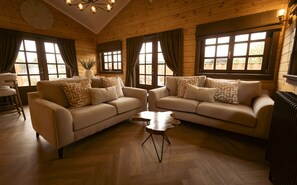 Luxury Cabin, Shared Bathroom | Lounge